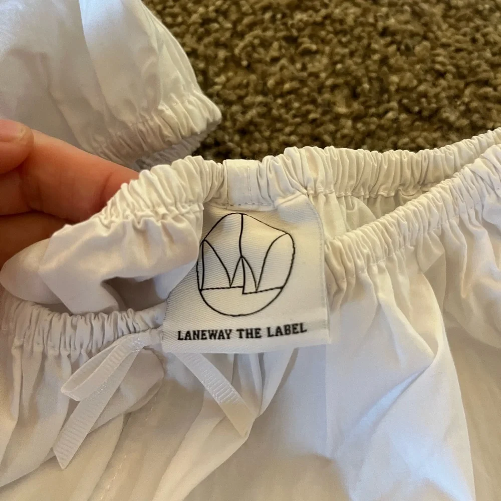 White Eyelet Trim Short - Picture 6 of 7